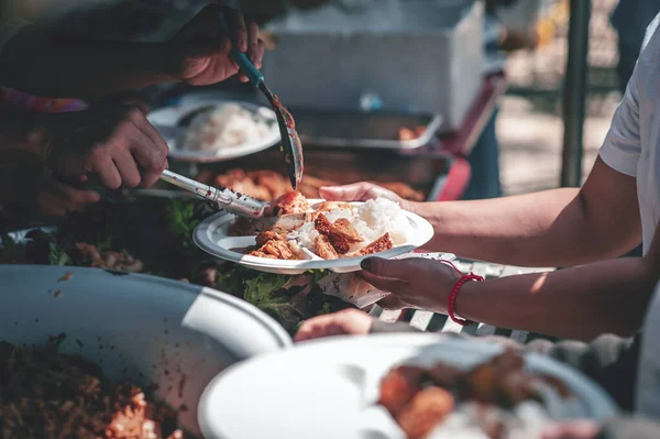Yoksullarla yiyecek paylaşımı: Açlık sorunlarına yardım etme fikirleri