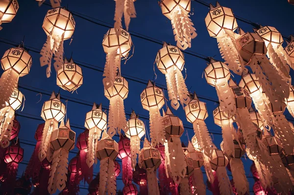 Lanternes Papier Coloré Sont Accrochés Lors Festival Annuel Wat Phra Photos De Stock Libres De Droits