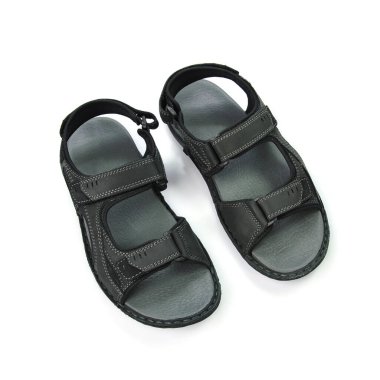 Kayış sandaletleri beyaz arkaplanda izole edildi