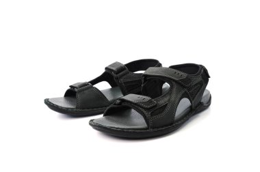 Kayış sandaletleri beyaz arkaplanda izole edildi