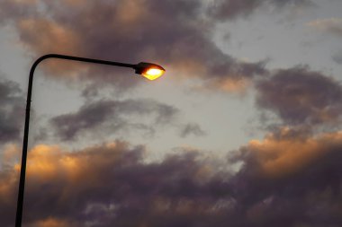 Sokak alacakaranlık arka planı ışık