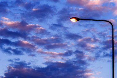 Sokak alacakaranlık arka planı ışık