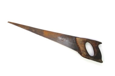 Beyaz arkaplanda izole edilmiş paslı el testeresi aracı