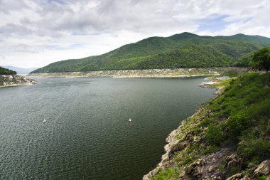 Yılan ve dağlar, manzara