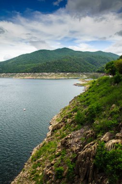 Yılan ve dağlar, manzara