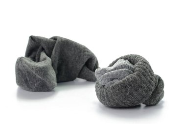 beyaz arkaplanda gri çoraplar