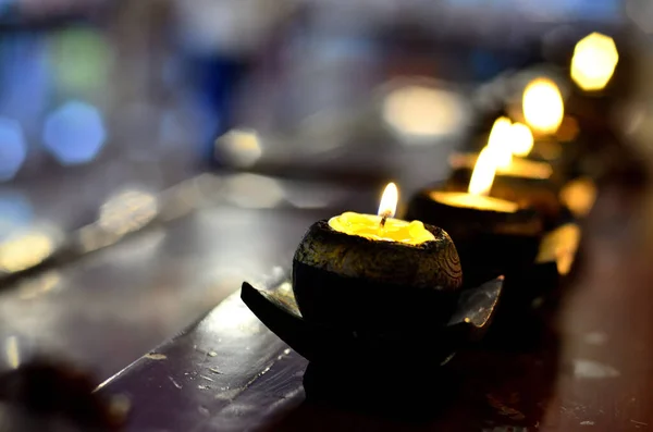 Mum kasesi. Bu, bu resmi din, inanç veya meditasyon uygulamaları hakkında illüstrasyonlar için kullanma seçimidir..