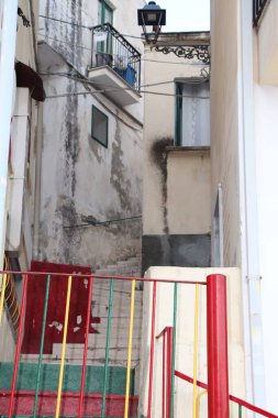 Güney İtalya 'da Calabria' da karakteristik bir sahil kasabasında mimari