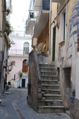 Güney İtalya 'da Calabria' da karakteristik bir sahil kasabasında mimari
