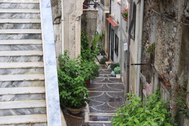 Güney İtalya 'da Calabria' da karakteristik bir sahil kasabasında mimari
