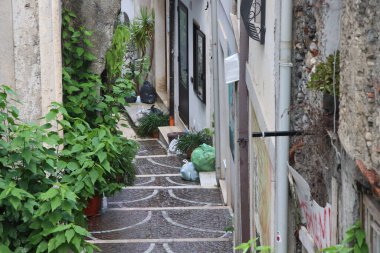 Güney İtalya 'da Calabria' da karakteristik bir sahil kasabasında mimari