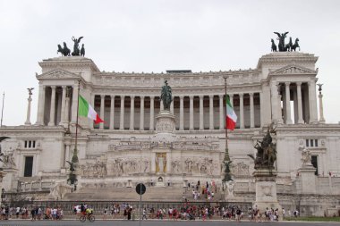 İtalya 'daki Piazza Venezia' daki Vittorio veya Victor Emanuele Ulusal Anıtı. Vittoriano ya da Altare della Patria, Anavatan Sunağı.