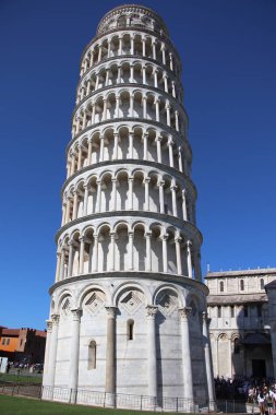 Eğik Pisa Kulesi, İtalya