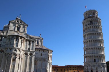 Eğik Pisa Kulesi