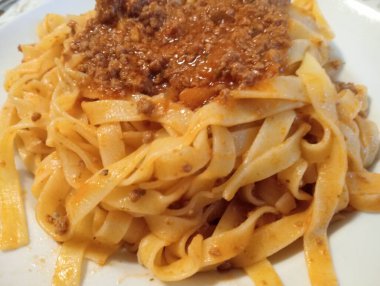 Etli ve sebzeli spagetti