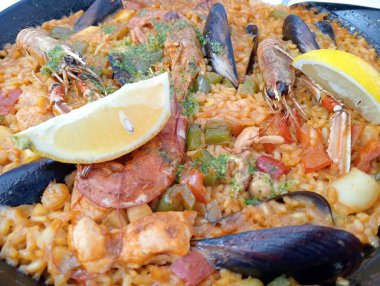 İspanyol yemeği içinde paella.