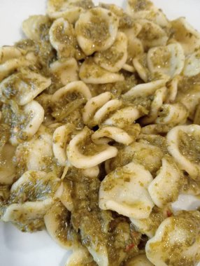 Sebze ve baharatlı kızarmış kalamar.