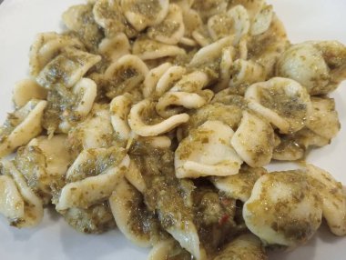 Sebzeli kızarmış tavuk.