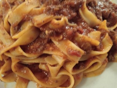 Etli ve sebzeli makarna.