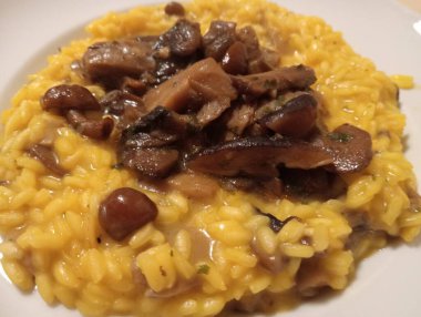 Mantarlı ve peynirli risotto