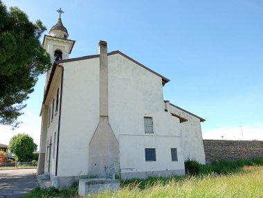 Akdeniz 'deki eski bir kilise.