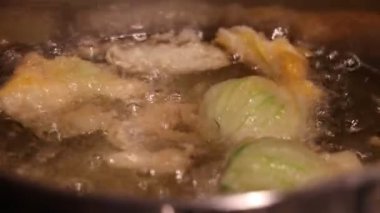 Pan ile sebze kızarmış balık