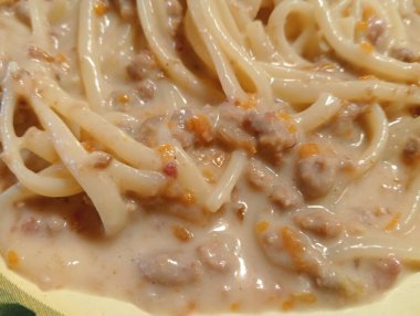 etli ve sebzeli makarna