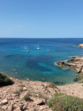 Deniz kıyısının güzel manzarası