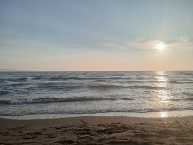 Sahilde güzel bir gün batımı