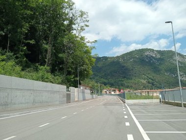 Dağlarda yol