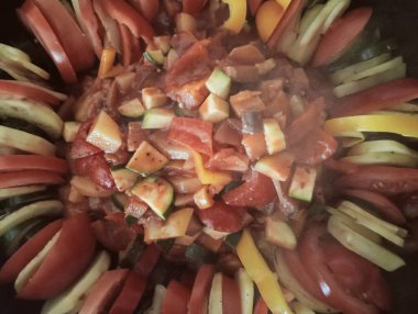 Bir kasede taze sebzeler