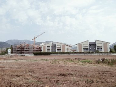 Şehirdeki inşaat alanında.