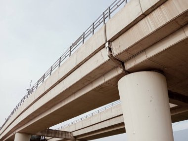 Şehrin modern binası