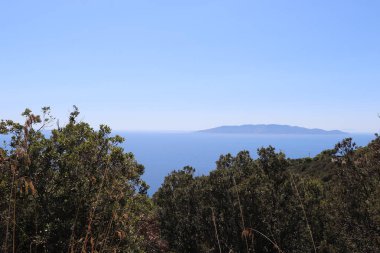 Dağlı güzel bir deniz manzarası