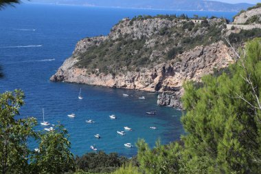 Yazın deniz manzarası ve Akdeniz kıyıları.