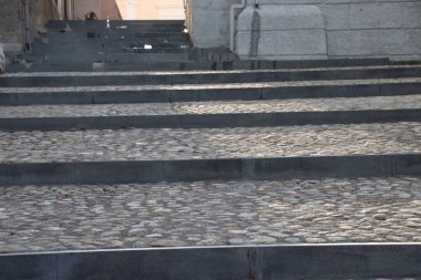 Kaleye giden merdivenler