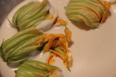 Lezzetli Asya yemeklerinin yakın görüntüsü