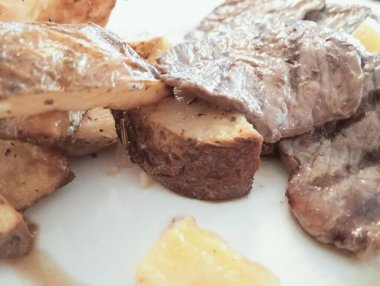 Lezzetli yiyeceklere yakın.