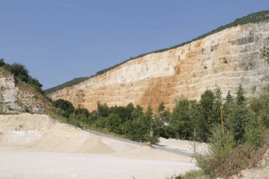 Taş ocağında taş ocağı