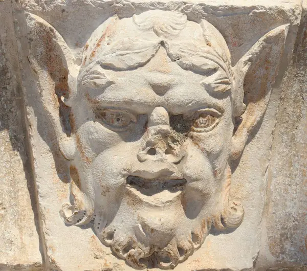 Roma, İtalya 'daki antik bir binanın cephesinin ayrıntıları.