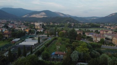 Toskana, İtalya 'da küçük bir kasabanın yukarıdan görünüşü