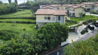 İtalya 'da Garda Gölü' nün havadan görünüşü