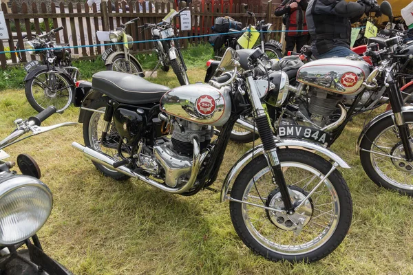 ヴィンテージカーラリーで展示されているBsaバイク Bsa社 Bsa Company Limited は1919年に設立されたイギリスの製造業者で 1972年まで幅広い機械を製造していた — ストック写真