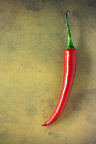 Red Chili Resumo Com Uma Mão Morreu Fundo Papel — Fotografia de Stock