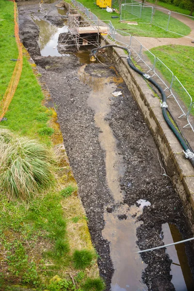 北威尔士特雷弗流域Llangollen排水运河的疏浚和维修作业 免版税图库照片