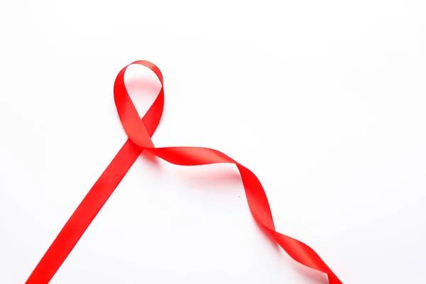 Fita Vermelha Sobre Fundo Branco Com Copyspace Conceito Dia Aids — Fotografia de Stock