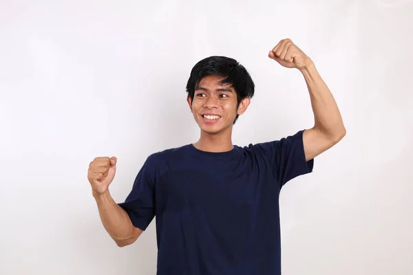 Ellerini Sıkarken Ayakta Duran Mutlu Asyalı Genç Adam Beyaz Arkaplanda — Stok fotoğraf