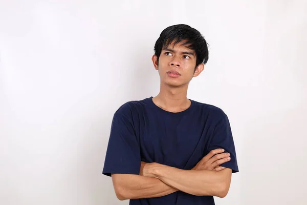 Nachdenklicher Asiatischer Junger Mann Der Mit Gefalteten Händen Leeren Raum — Stockfoto