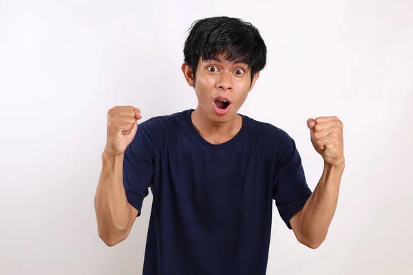 Heureux Jeune Homme Asiatique Debout Tout Célébrant Victoire Avec Les — Photo