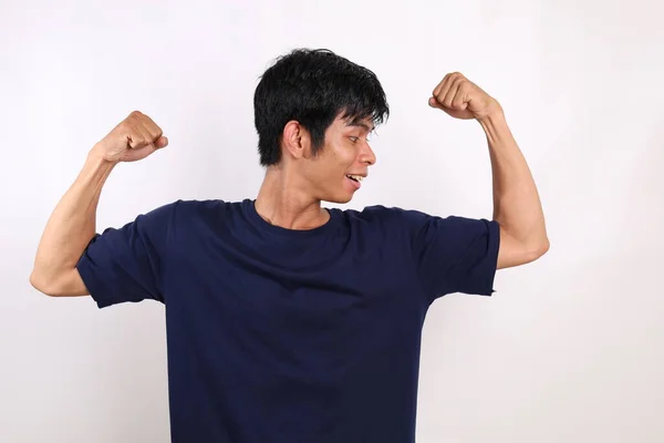 Junger Asiatischer Mann Mit Starker Handbewegung Isoliert Auf Weißem Hintergrund — Stockfoto